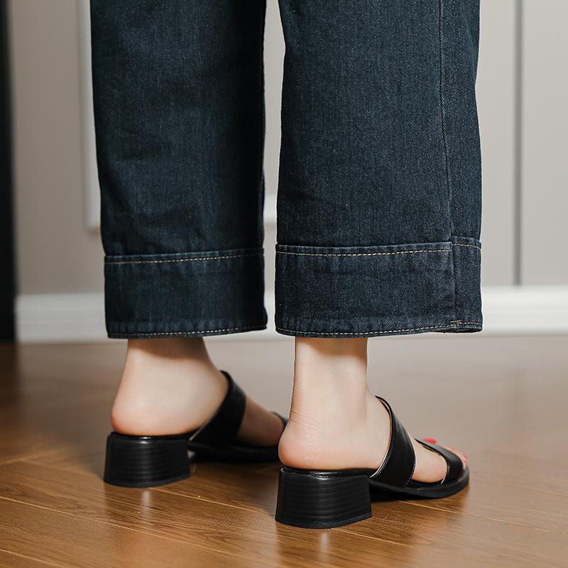 French retro word with summer new slippers women's thick heels and soft soles are not tired of stepping on shit, and sandals are worn on the mid