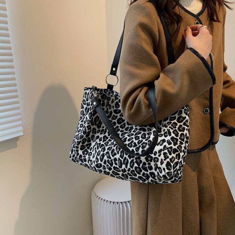 Женская сумка-тоут с леопардовым принтом, большая вместимость, на плечо, зимняя мода, вельветовая сумка