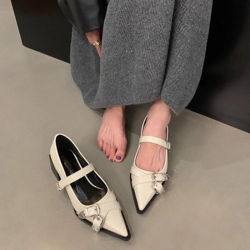 Весна-лето Новые женские туфли-лодочки с острым носком, декоративной пряжкой, черным мелким ремешком сзади, средний каблук, одинарные туфли для женщин 2024