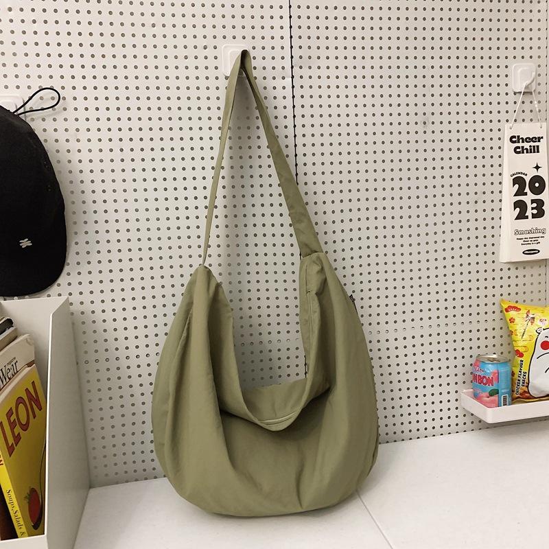 Large Capacity Fashion Dumpling Bag Women's Japanese 2025 Summer New Simple Shoulder Bag Niche Design Messenger Bag