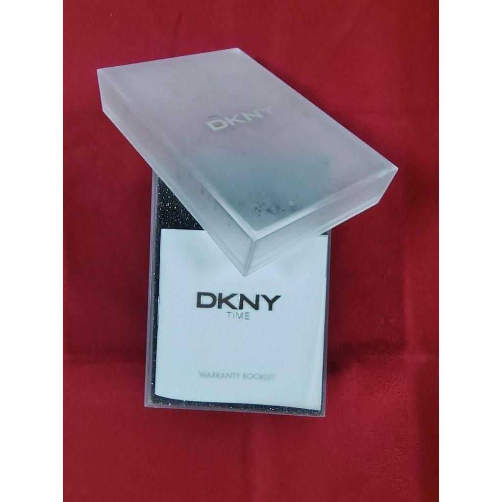 Б/у Новые и неиспользованные часы DKNY кожаный ремешок золотой/коричневый с севшей батарейкой и коробкой