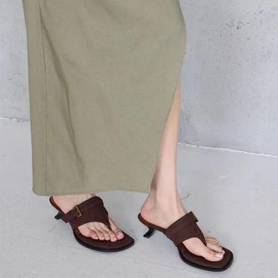 Мода 2025 Новые французские маленькие крутые шлепанцы с квадратным носком на шпильке для женщин