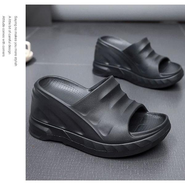 Женские летние тапочки трапециевидной формы, верхняя одежда, сандалии на толстой подошве с увеличенным наклонным каблуком, домашняя баня, водонепроницаемые, противоскользящие, с защитой от запаха