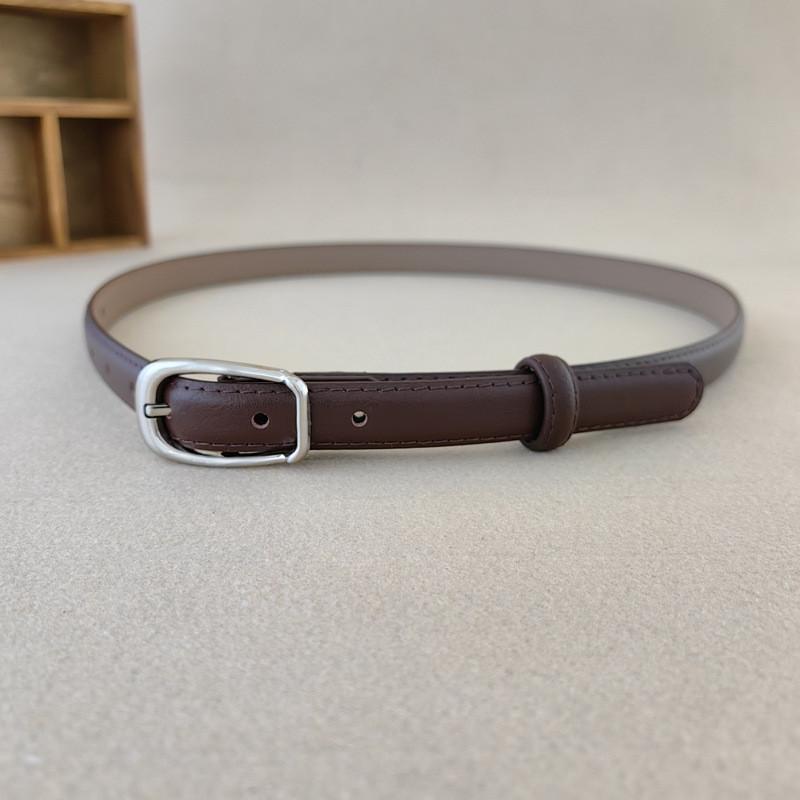 Fashionable Black And Beige Leather Belt With Oval Metal Buckle For Casual Elegance