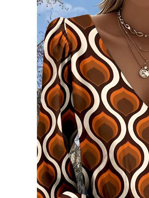 The new women's blouse features a printed V-neck long-sleeve design. It adopts Bohemian-style fringed sleeves and is perfect for spring.