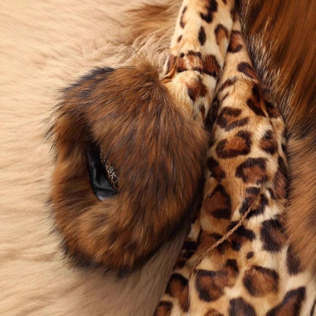 Женское полупальто из искусственного меха с леопардовым принтом средней длины и воротником из енота