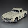 1:Масштаб 32 Миниатюрная модель винтажного автомобиля 300SL Игрушки Сплав Литье под давлением Звук Свет Двери Открываются Оттянуть Назад Украшение Модель для Подарков Детям