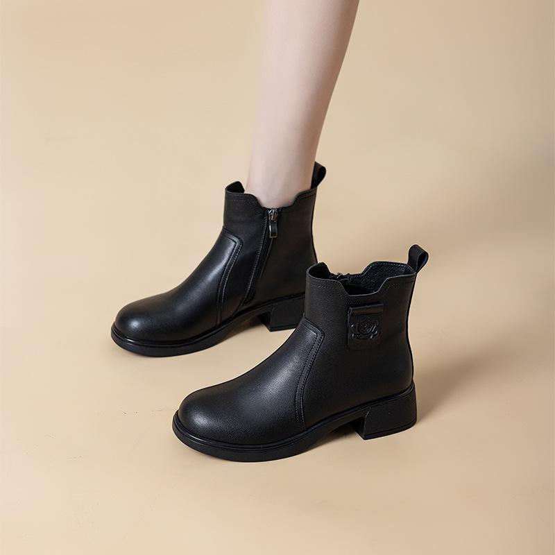 Кожаные ботинки Мартин женские модные универсальные короткие ботинки 2025 новые осенне-зимние тонкие ботинки модные на толстой подошве коричневые ботинки