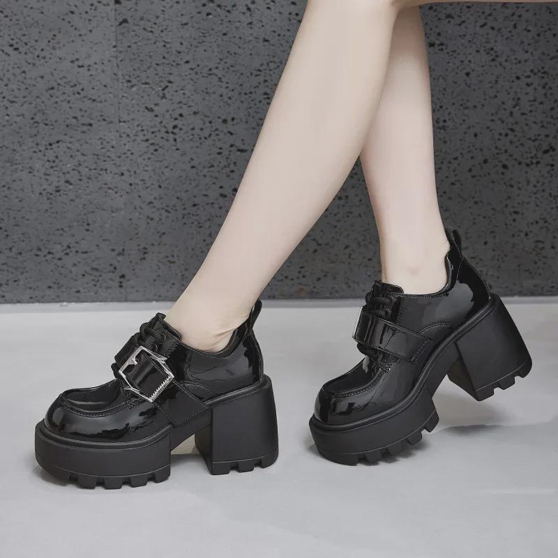 Женские весенние лоферы на толстой подошве 2025 года — кожаные туфли в британском стиле на высоком каблуке с внутренней отделкой