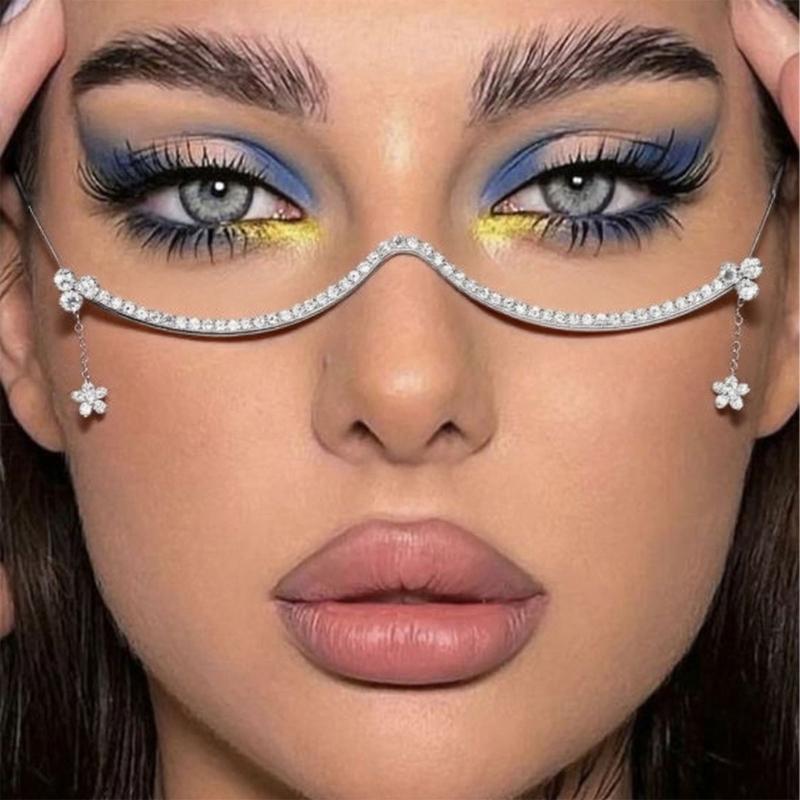 Стильная оправа для очков, украшенная стразами, с удобными носовыми упорами. Идеально подходит для повседневного ношения и особых случаев.