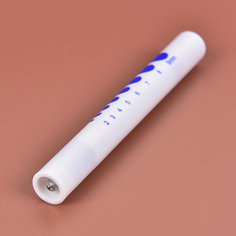 Ручка скорой помощи привела Penlight медицинского диагноза медсестры с светом ручки датчика зрачка