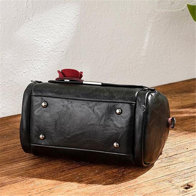 Женская сумка через плечо с цветочной подвеской Женские сумки через плечо Boston Bags