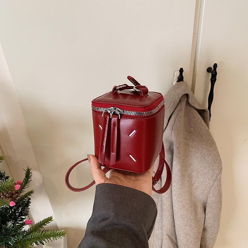 Повседневная корейская версия маленькая квадратная сумка 2024 зимняя новая сумка женская индивидуальная простая сумка-мессенджер ретро модная сумка через плечо