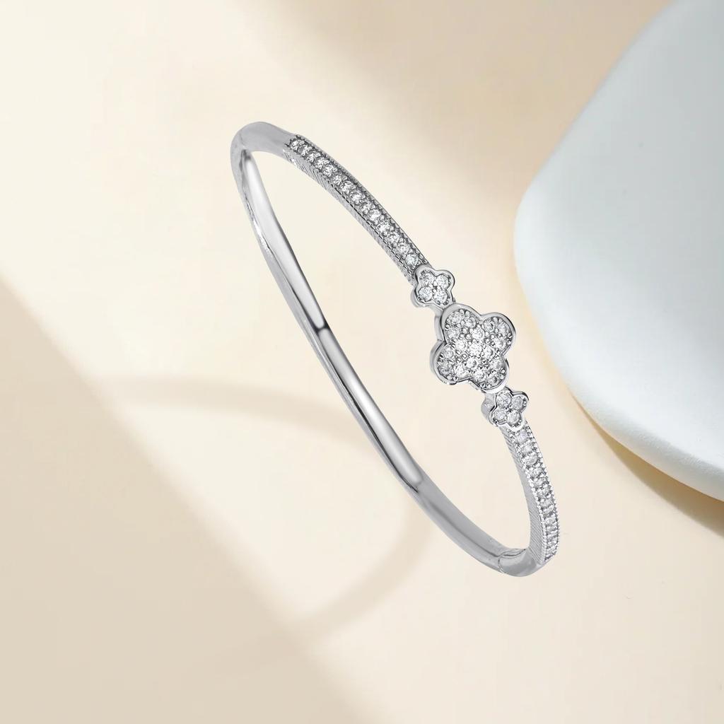 2026 Baby's Breath Bracelet Clover Women's European and American Light Luxury Niche Design Jewelry