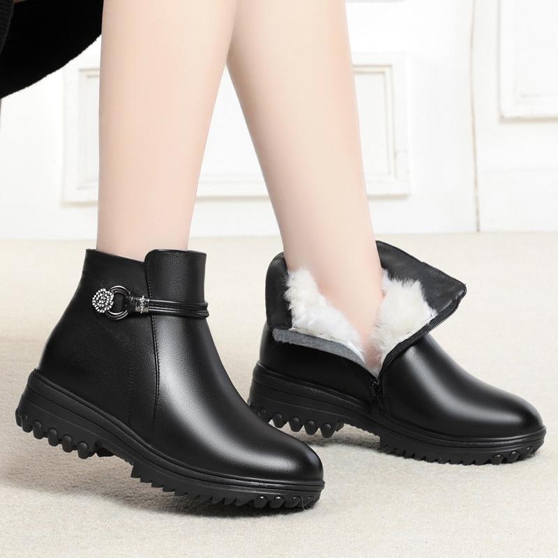 Зимние меховые интегрированные хлопковые туфли для мамы, бархатные, на плоской подошве, женские короткие ботинки, нескользящие шерстяные туфли, средний и пожилой возраст, большой размер, женская обувь