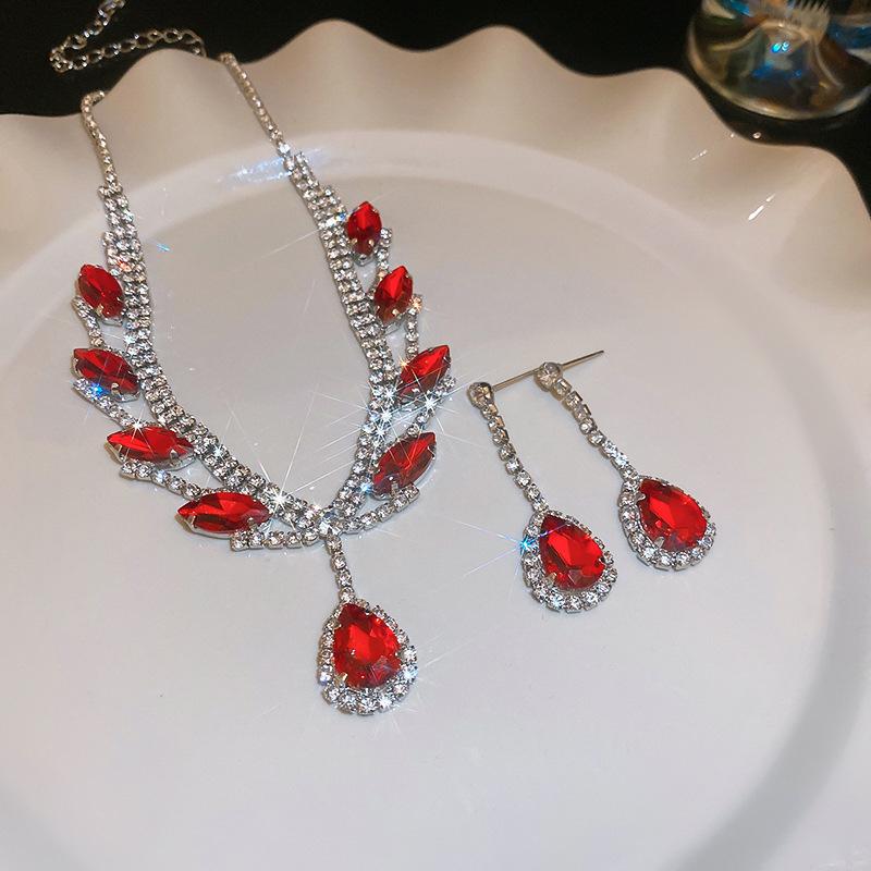 European and American diamond-encrusted square pendant, stud earrings, necklace set, light luxury fashion collarbone chain, exquisite trendy jewelry