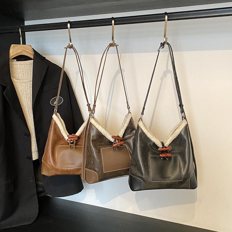 Autumn and Winter New Lamb Wool Splicing Fashionable and Casual Retro Tote Underarm Bag Trendy Bag