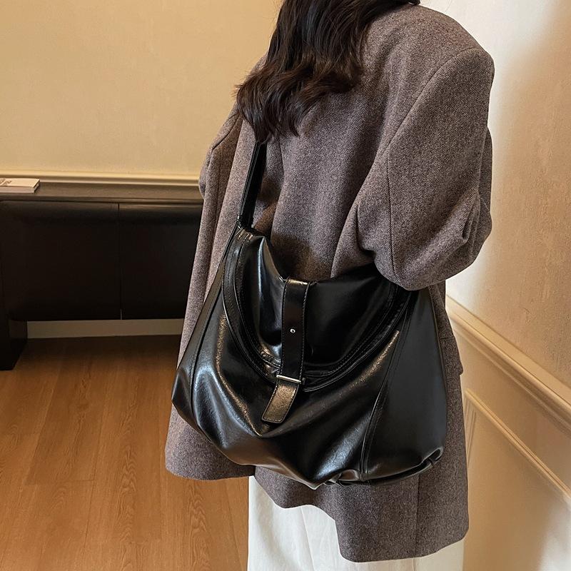 Вместительная женская сумка через плечо из мягкой кожи, новая ретро-сумка-мессенджер 2025 года, сумка почтальона, подмышечная сумка, сумка-тоут для通勤
