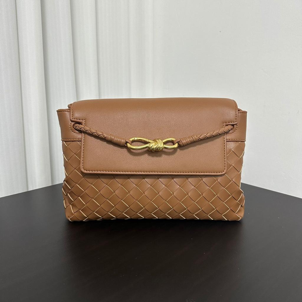 2025 Early New Hot Woven Bag Niche Design Versatile Shoulder Bag Simple Crossbody Commuting Bag