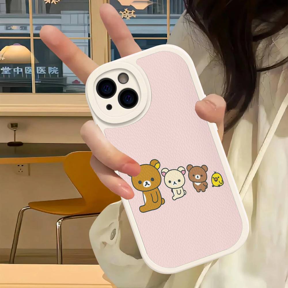 Мультяшный чехол для телефона с мишкой Рилаккума для iPhone 16 15 14 13 12 11 Pro Max Plus Ударопрочный кожаный чехол