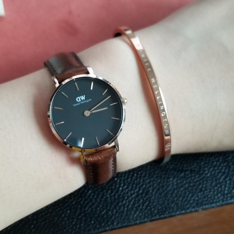 DANIEL WELLINGTON Европейские и американские часы Женские часы Кварцевый механизм Кожаный ремешок 32 мм Черный циферблат Женские часы 30 метров DW00100177
