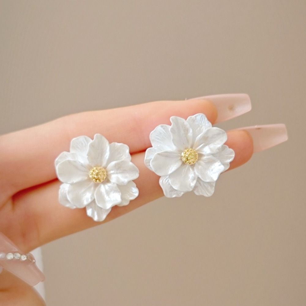 Exquisite Flower Earrings Irregular Petals Stud Fashion Petals Earrings Women