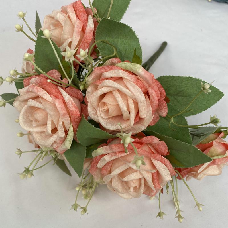 Искусственная композиция с розами в вазе для свадебной фотосъемки и оформления мероприятий