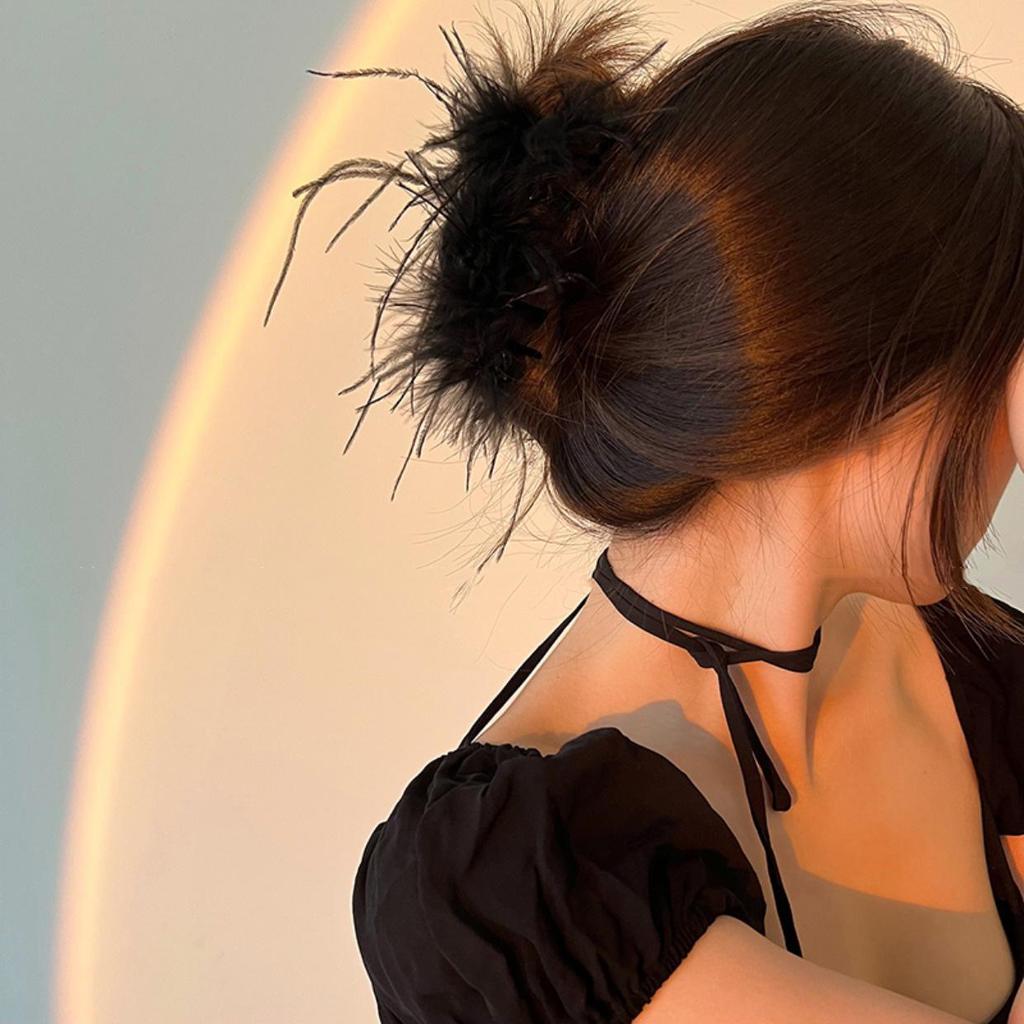 Заколка для волос Pure Desire Feather Ostrich Hairpin - феерический аксессуар в виде акулы