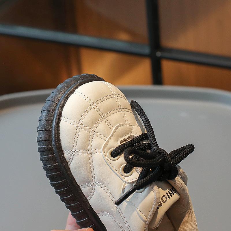 Осенняя новая сверхлегкая детская обувь, корейская версия детской повседневной обуви, модная маленькая кожаная обувь для мальчиков, обувь на мягкой подошве для маленьких девочек