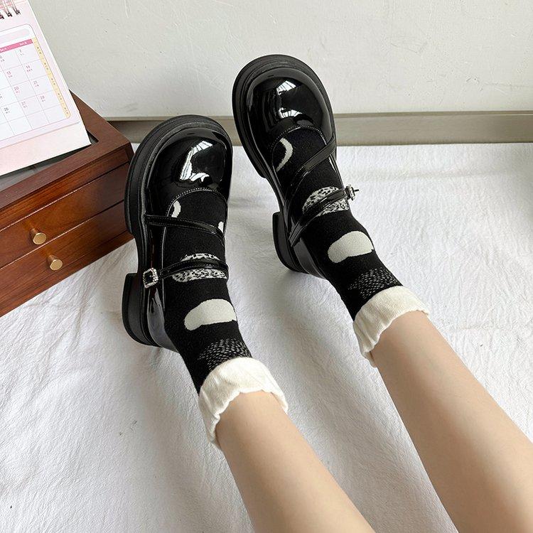 Женские туфли-лодочки Mary Jane на толстом каблуке, платформе, с пряжкой в форме сердца, с неглубокими кружевными босоножками с круглым носком в стиле Лолиты, милые модные женские туфли