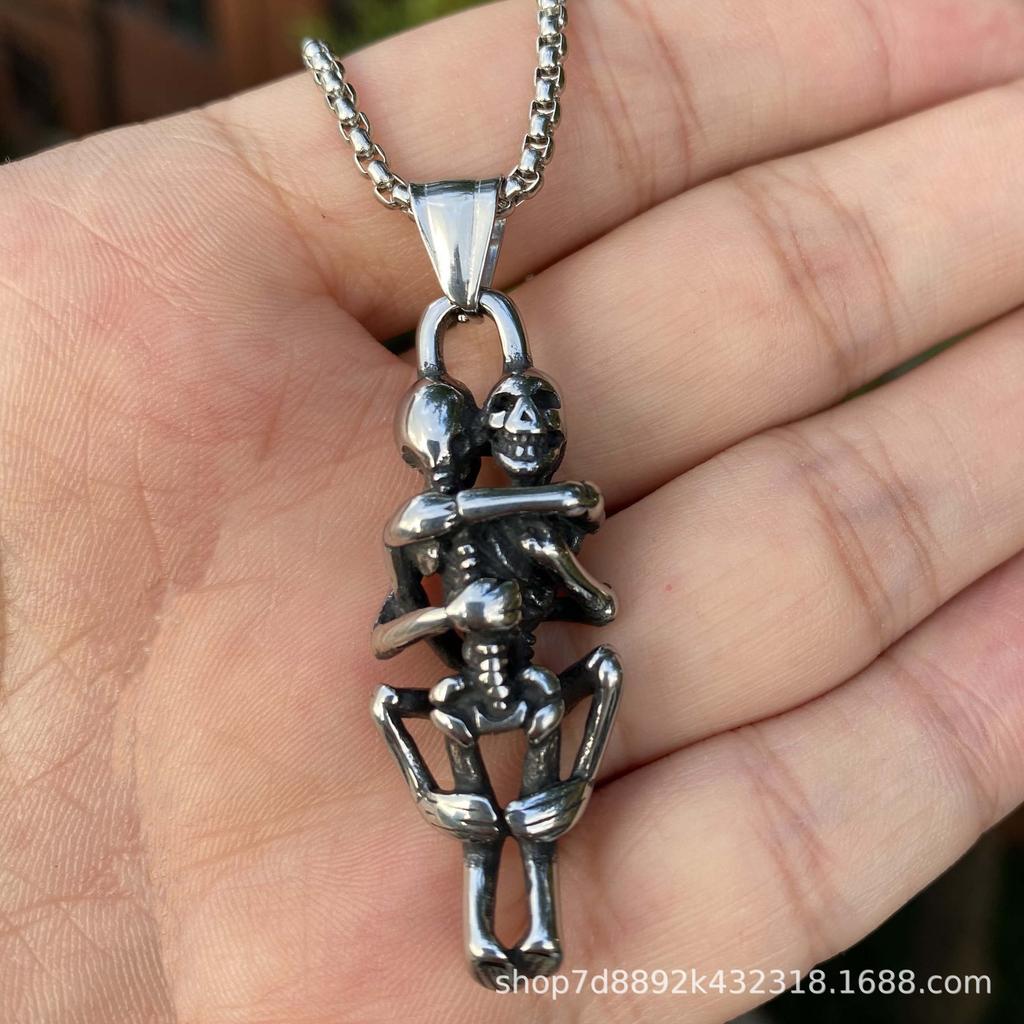 Хэллоуин Темный Ветер Пара Титановая Стальная Цепочка Персонализированная Винтажная Нержавеющая Сталь Объятие Череп Кулон Свитер Цепочка