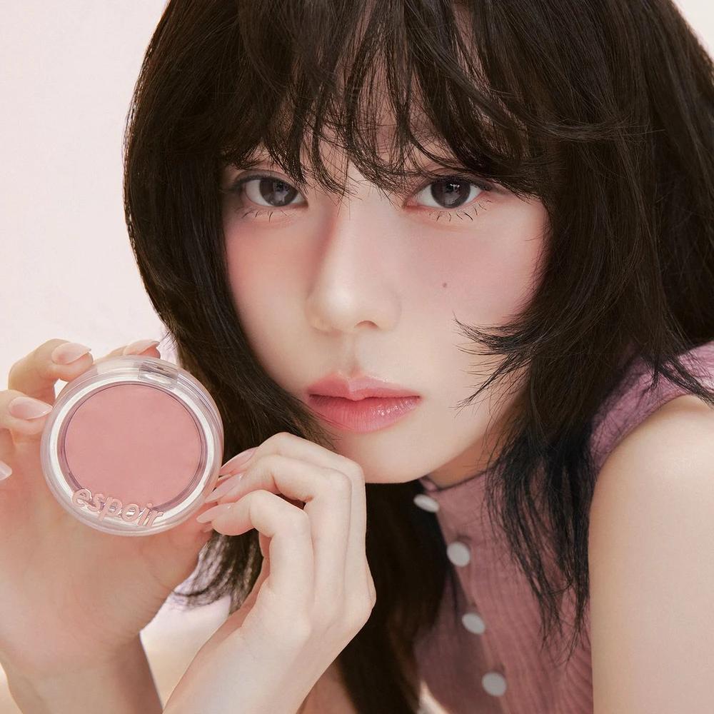 Blur wear blush