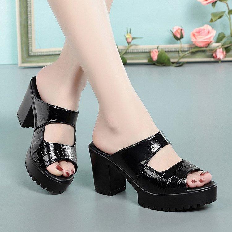 Рыбий рот толстая подошва крутые тапочки женская обувь 2025 новый летний высокий каблук крутая поддержка водонепроницаемые настольные модные тапочки с высоким чувством стиля