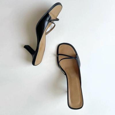 Версия из овчины~ Минималистичный нишевый темперамент тонкий ремешок высокий каблук открытый носок крутые шлепанцы женская одежда 2025 летние сандалии