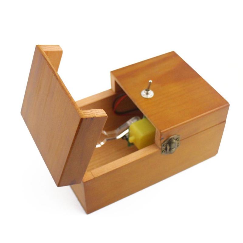 Полностью собранный, выключается. Бесполезная коробка. Коробка для машины «Оставь меня в покое» из натурального дерева для компьютерных пользователей.