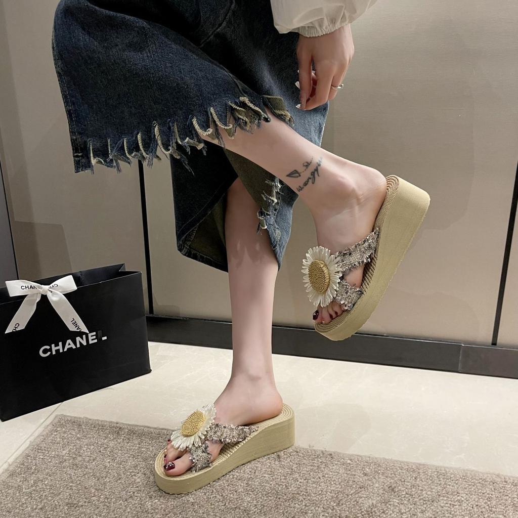 Толстоподошвенные тапочки-шлепанцы в стиле интернет-знаменитостей, для отпуска, нескользящие, женские, лето 2025, новые, классные, модные, универсальные, с цветами, пляжная обувь