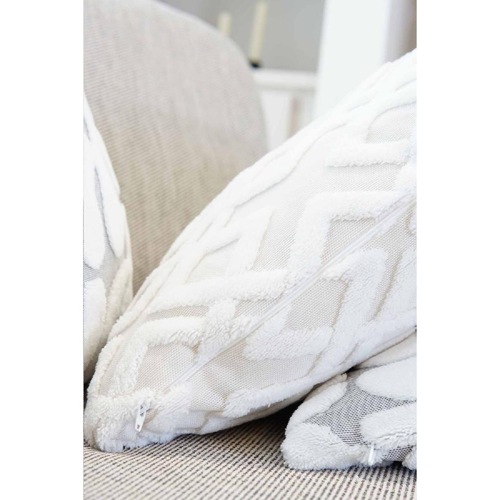 Набор из 2 чехлов на тафтинговые подушки с вышивкой и перфорацией 43*43 см - классический