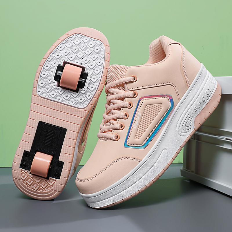 Обувь для роликовых коньков. Детские кроссовки с колесами. Детские роликовые коньки. Спортивная обувь на открытом воздухе.