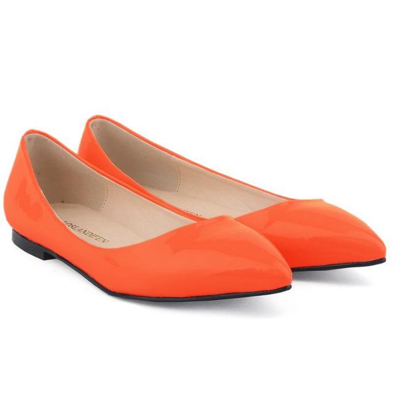 Женские элегантные туфли на плоской подошве, однотонные, с острым носком, из лакированной кожи, повседневные туфли без застежек