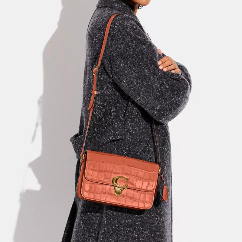 Coach Студия 25 Минималистичная Сумка-Квадрат для Камеры с Клапаном на Пряжке-С, Молнией, Кожа с Тиснением под Крокодила, Женские сумки, Светло-Коралловый C6640-B4NOH