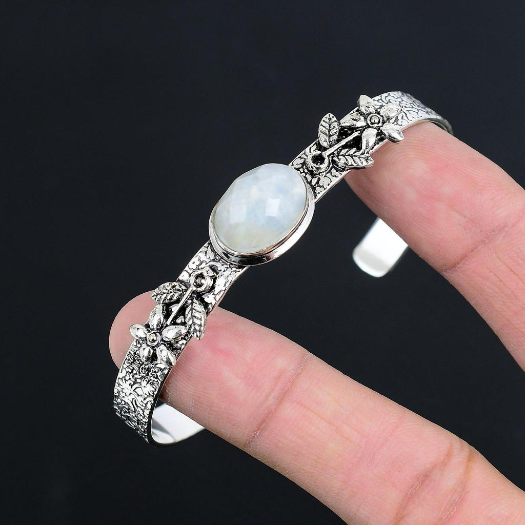 Предложение ко Дню дружбы Браслет-бенгл из стерлингового серебра 925 пробы с камнем Лунный камень-радуга и цветком