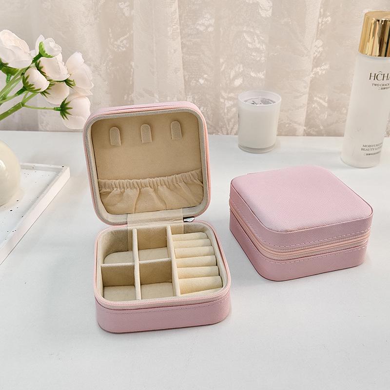 Компактный дорожный футляр для ювелирных изделий: Мини-хранилище для серег, ожерелий, колец