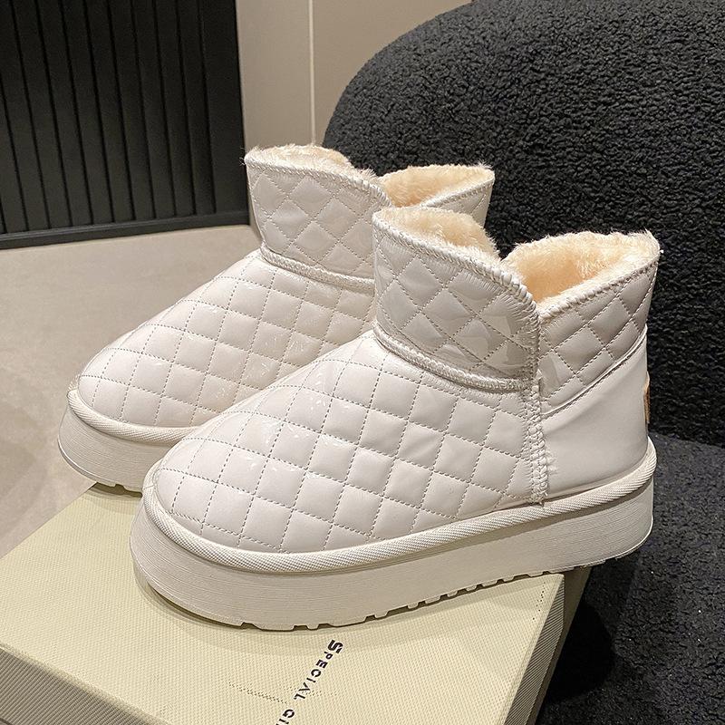 Женские зимние ботинки на толстой подошве, новые, водонепроницаемые и нескользящие, с бархатной подкладкой, утолщенные, в иностранном стиле, теплые хлопковые ботинки, женская обувь в 2024 году