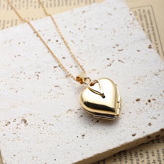 Yousheng Personalized Love Heart Locket Necklace That Holds 4 Photos Four-leaf Clover Pendant Necklace for Women Mother Wife Daughter Best Friend