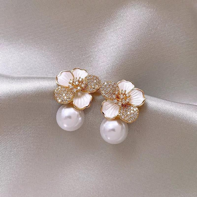 Light Luxury Exquisite Micro-inlaid Zircon Flower Earrings Elegant High-end Pearl Stud Earrings Niche Design Temperament Earrings