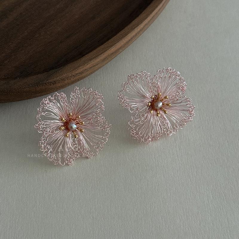 French elegant flower stud earrings super fairy sweet romantic temperament fluffy design earrings exquisite fairy atmosphere earrings