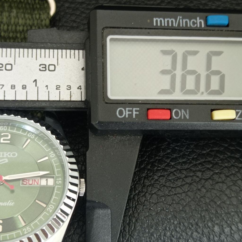 ЯПОНСКИЕ ВИНТАЖНЫЕ ОТРЕМОНТИРОВАННЫЕ АВТОМАТИЧЕСКИЕ МУЖСКИЕ ЧАСЫ SEIKO 5 С ЗЕЛЕНЫМ ЦИФЕРБЛАТОМ a444495-1