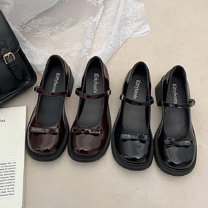 Retro French Inspired Pu Flat Shoes With Slip On Closure For Spring Season