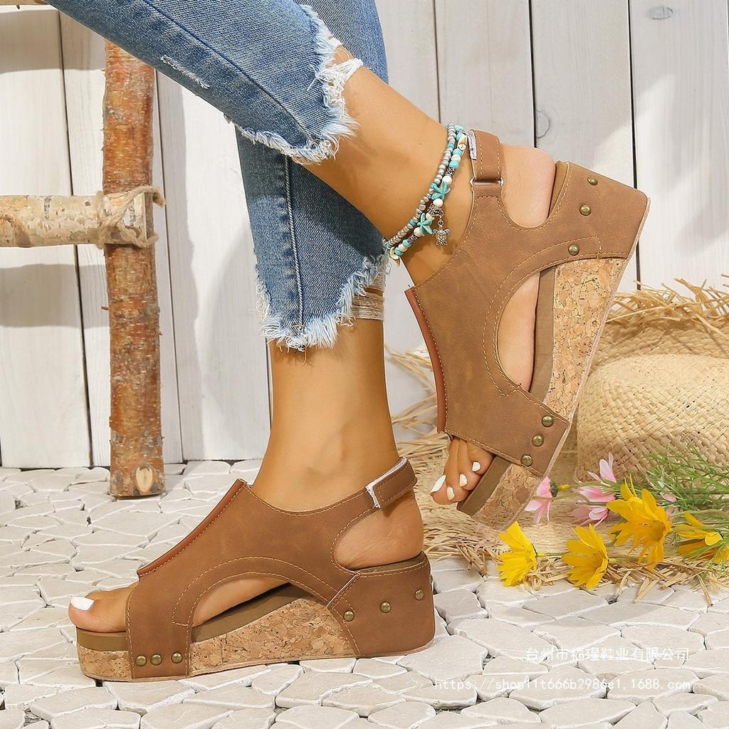 Independent Station Large Size Sandals Women's 2025 Summer New Rivet Slope Heel Platform Casual Roman Sandals Black