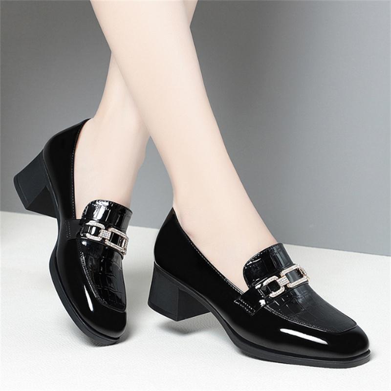 Spring New Comfort Square Heel Metal Chain Women Soft Leather Shoes Fashion Slip On Chunky Heel Casual Shoes Ladies Office Pumps